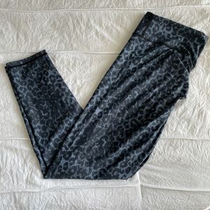 Zyia Stone Leopard Scrunchy Light n Luxe leggings